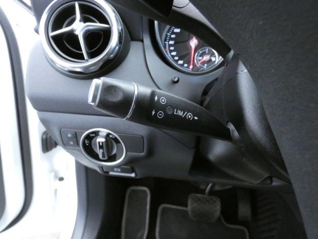 MERCEDES-BENZ GLA 200 Sensation Urban 