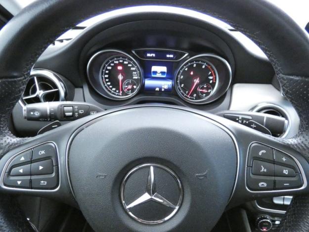MERCEDES-BENZ GLA 200 Sensation Urban 