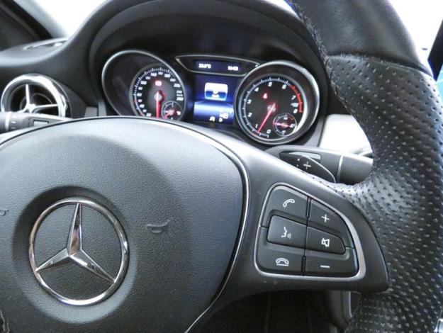 MERCEDES-BENZ GLA 200 Sensation Urban 