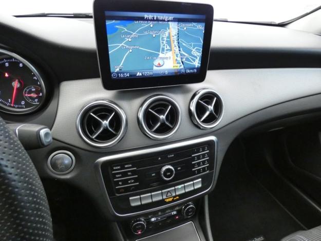 MERCEDES-BENZ GLA 200 Sensation Urban 