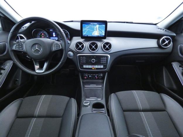 MERCEDES-BENZ GLA 200 Sensation Urban 