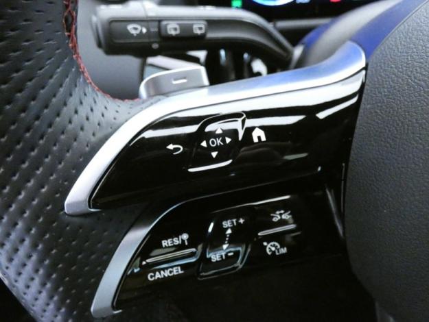 MERCEDES-BENZ EQA 250+ AMG Line  