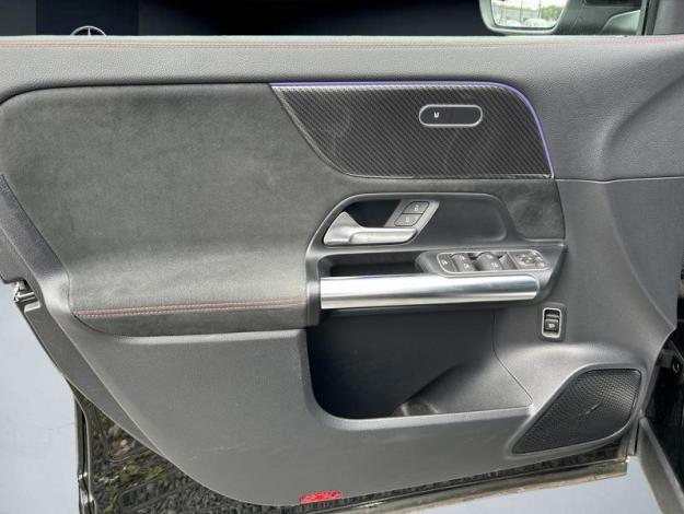 MERCEDES-BENZ GLA 200 AMG Line 
