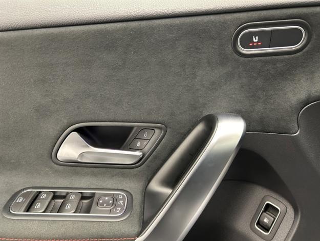 MERCEDES-BENZ A 250 e AMG Line  A 250