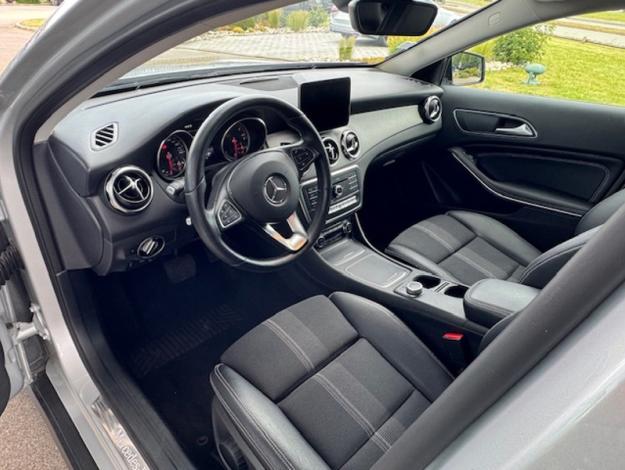 MERCEDES-BENZ GLA 200 d Sensation  