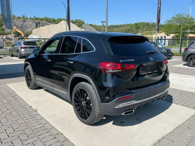 MERCEDES-BENZ GLA 250 e AMG Line  