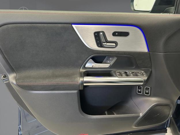 MERCEDES-BENZ GLA 250 e AMG Pack Night PREMIUM PLUS Attelage Pano  