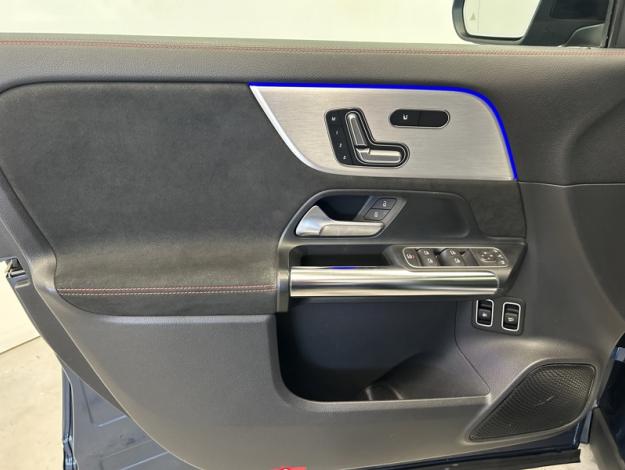 MERCEDES-BENZ GLA 250 e AMG Pack Night PREMIUM PLUS Attelage Pano  