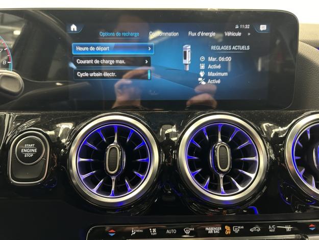 MERCEDES-BENZ GLA 250 e AMG Pack Night PREMIUM PLUS Attelage Pano  