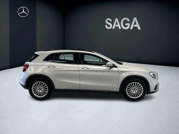 MERCEDES-BENZ GLA 180 Intuition  