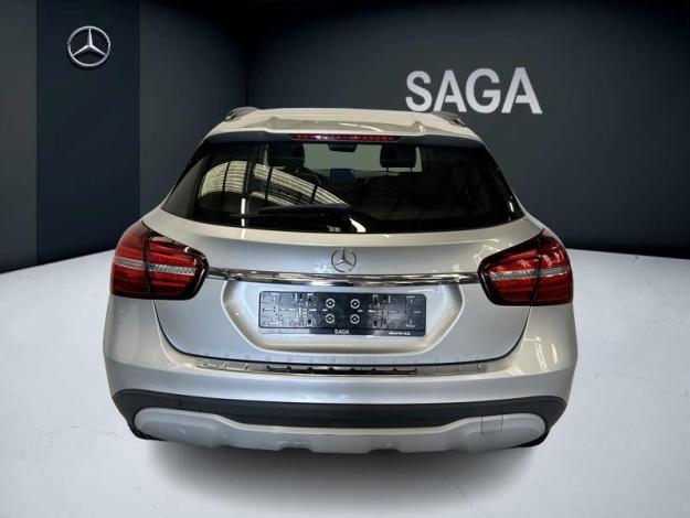 MERCEDES-BENZ GLA 180 Intuition  
