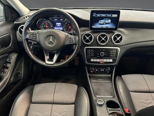 MERCEDES-BENZ GLA 180 Intuition  