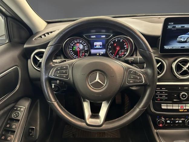MERCEDES-BENZ GLA 180 Intuition  