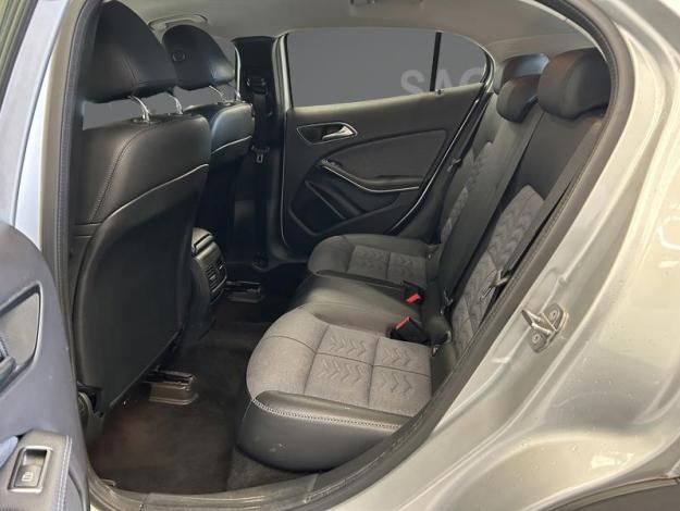 MERCEDES-BENZ GLA 180 Intuition  