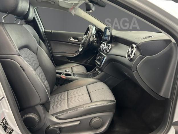 MERCEDES-BENZ GLA 180 Intuition  