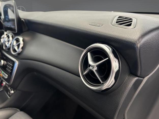 MERCEDES-BENZ GLA 180 Intuition  