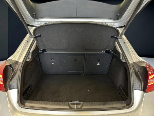 MERCEDES-BENZ GLA 180 Intuition  