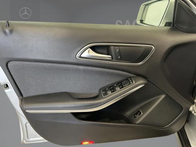 MERCEDES-BENZ GLA 180 Intuition  