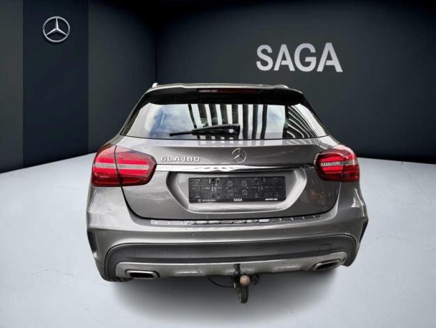 MERCEDES-BENZ GLA 180 AMG Line  