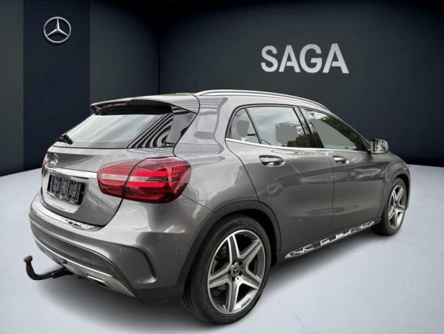 MERCEDES-BENZ GLA 180 AMG Line  