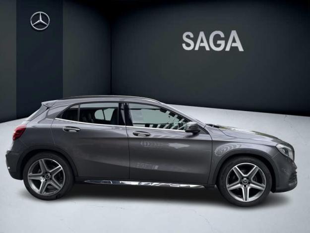 MERCEDES-BENZ GLA 180 AMG Line  