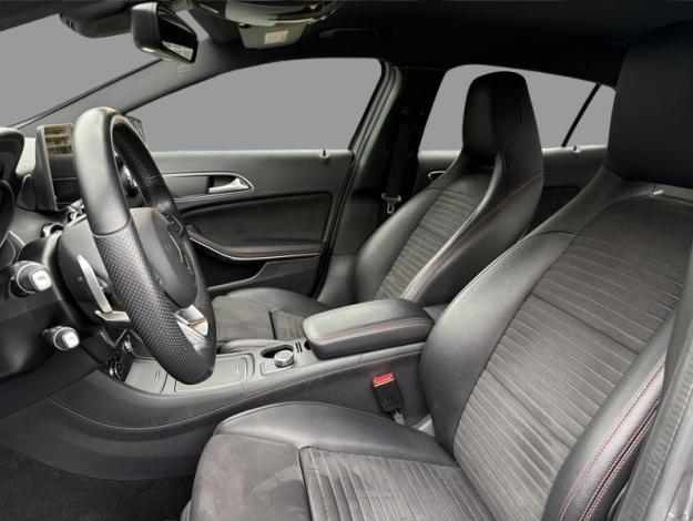 MERCEDES-BENZ GLA 180 AMG Line  