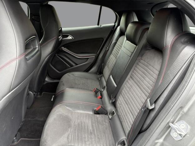 MERCEDES-BENZ GLA 180 AMG Line  