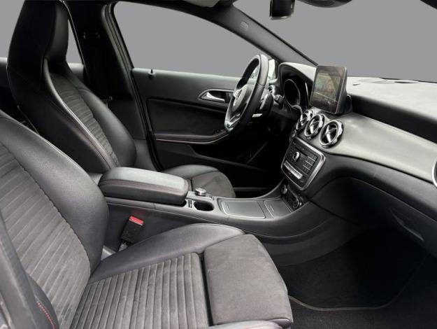 MERCEDES-BENZ GLA 180 AMG Line  