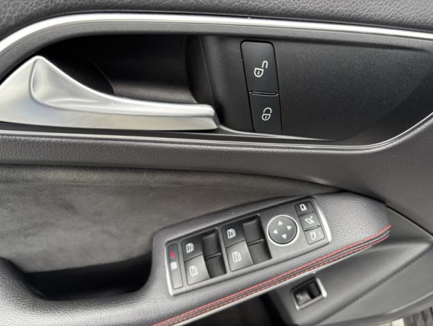 MERCEDES-BENZ GLA 180 AMG Line  