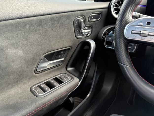 MERCEDES-BENZ Classe A A 180 Compacte AMG Line 