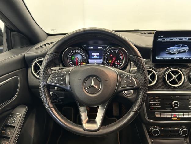 MERCEDES-BENZ CLA 180 Shooting Brake AMG Line  