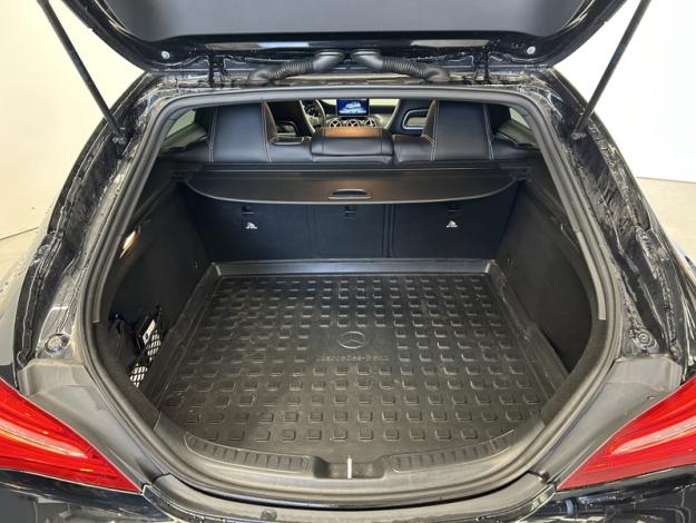 MERCEDES-BENZ CLA 180 Shooting Brake AMG Line  