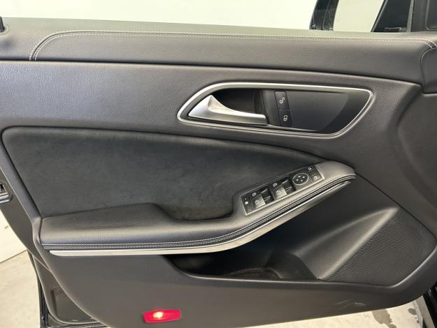 MERCEDES-BENZ CLA 180 Shooting Brake AMG Line  
