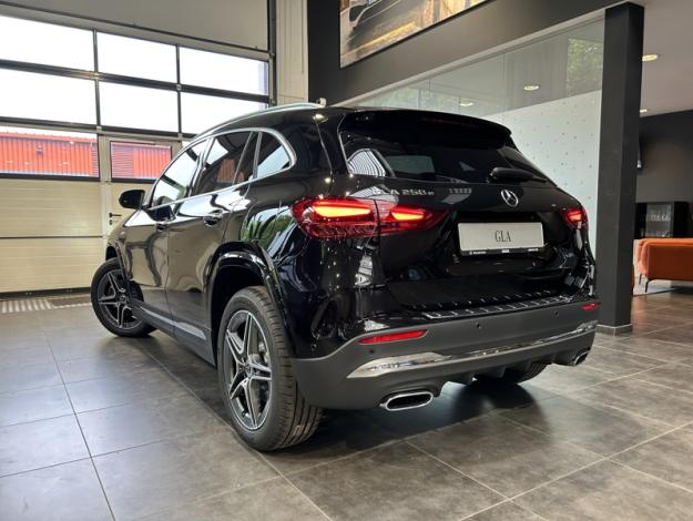 MERCEDES-BENZ GLA-Klasse GLA 250 e AMG Line