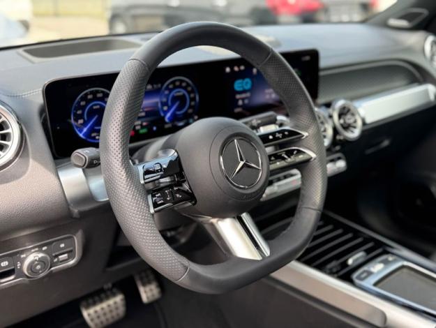 MERCEDES-BENZ EQB 350 4MATIC AMG Line 7 Places  