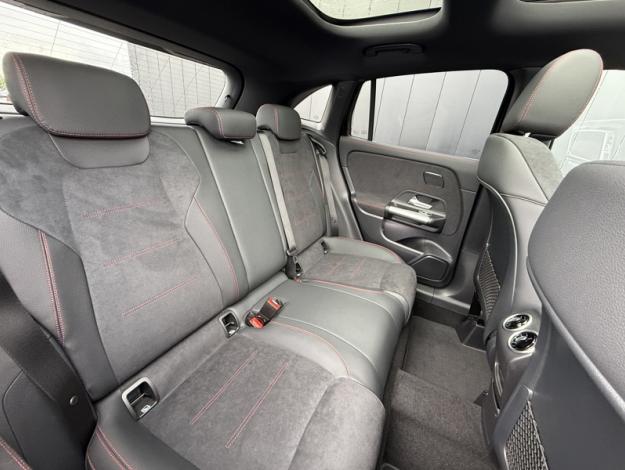 MERCEDES-BENZ GLA 200 d AMG Line  GLA 200 d AMG Line