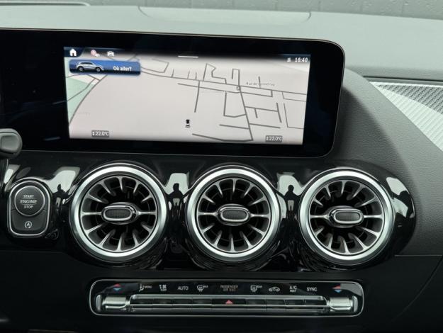 MERCEDES-BENZ GLA 200 d AMG Line  GLA 200 d AMG Line