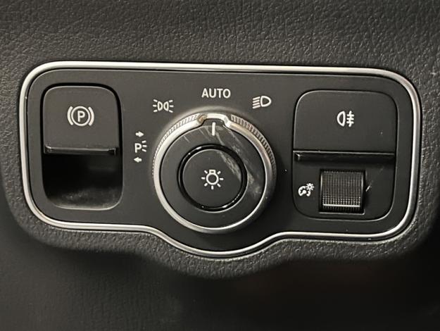 MERCEDES-BENZ EQA 250+ AMG Line  