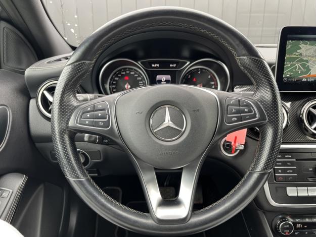 MERCEDES-BENZ GLA 200 d Starlight Edition  GLA 200 d Starlight Edition