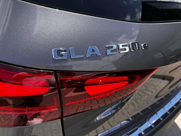 MERCEDES-BENZ GLA-Klasse GLA 250 e AMG Line