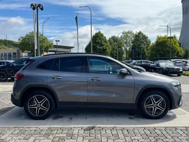 MERCEDES-BENZ EQA 250 AMG Line  