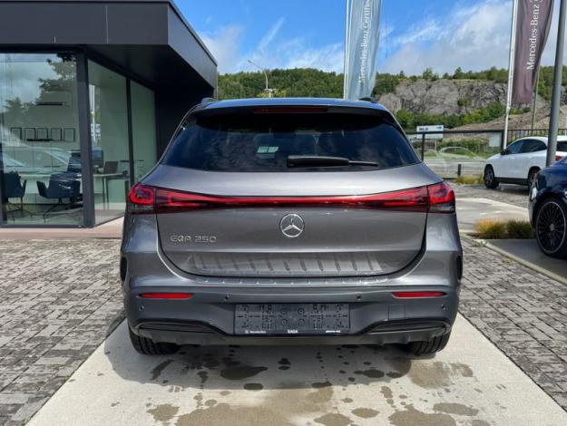 MERCEDES-BENZ EQA 250 AMG Line  
