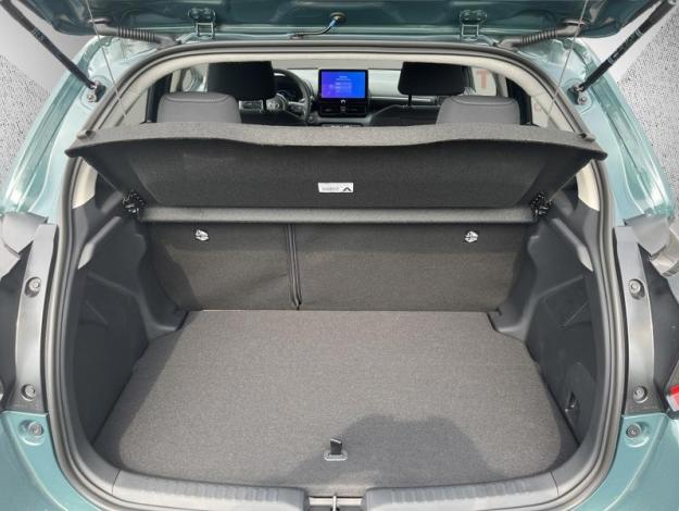 TOYOTA Yaris Hybrid Design  