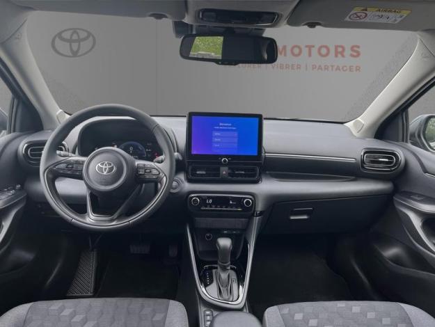 TOYOTA Yaris Hybrid Design  