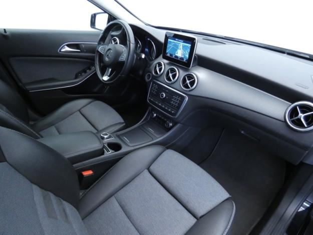 MERCEDES-BENZ GLA 200 d 4MATIC Intuition  GLA 200 d Intuition