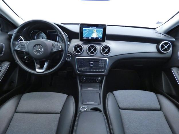 MERCEDES-BENZ GLA 200 d 4MATIC Intuition  GLA 200 d Intuition