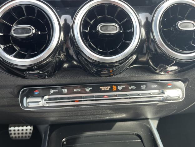 MERCEDES-BENZ GLB 200 d AMG Line  