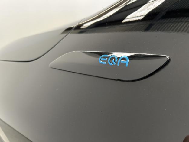MERCEDES-BENZ EQA 250 AMG Line  