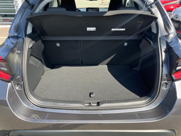 TOYOTA Yaris 116h Design  