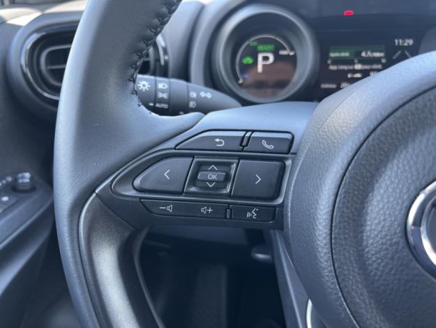 TOYOTA Yaris 116h Design  
